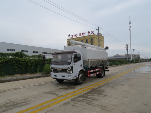 散裝飼料車發車山東！